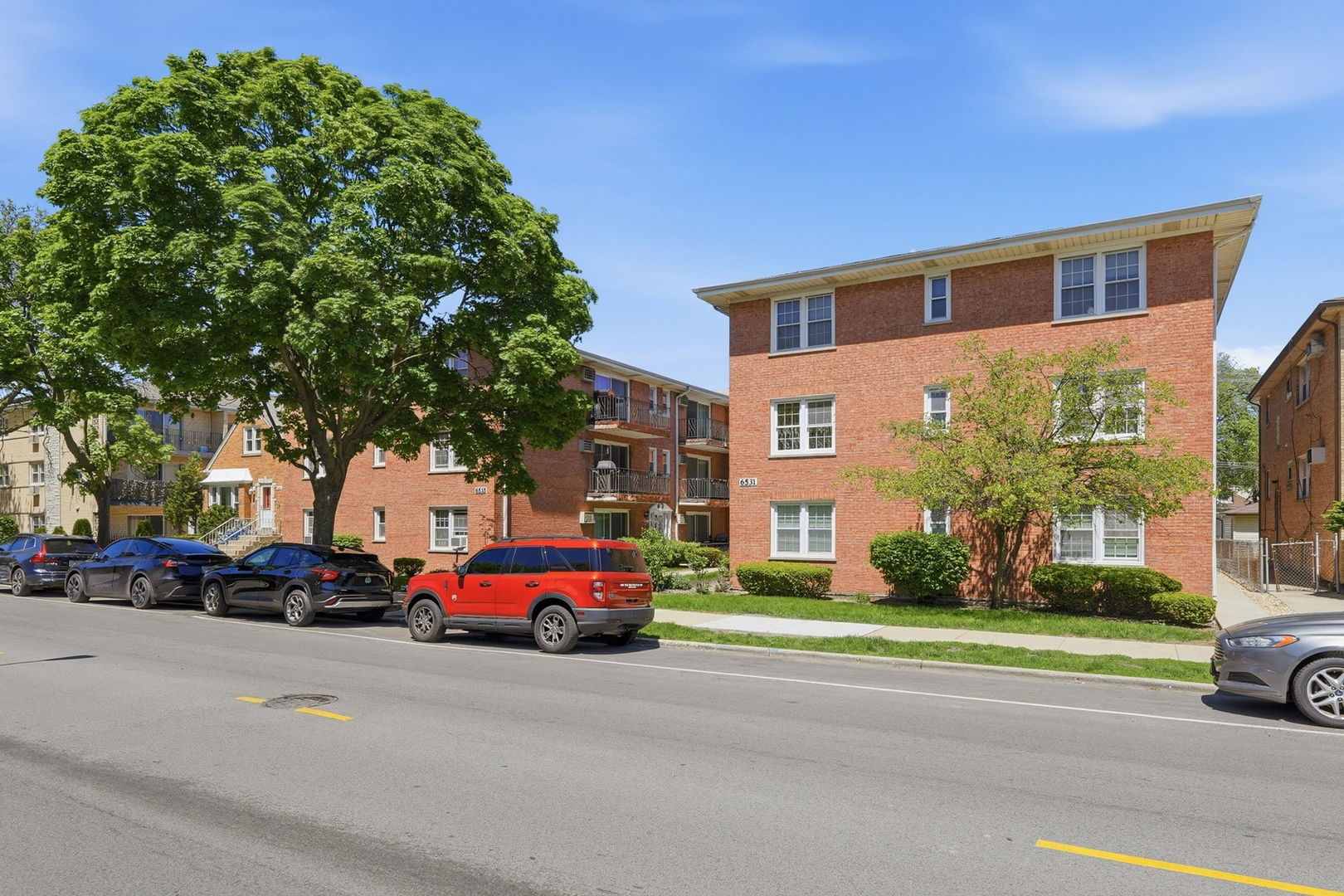 6535 N Northwest Highway 1F