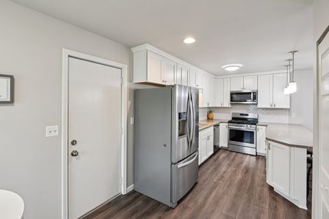 Tiny photo for 1628 Hilton Head Drive, Naperville, IL 60563 (MLS # 12602313)