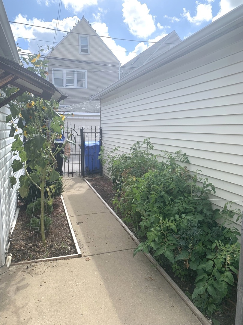 3013 N Hamlin Avenue 2