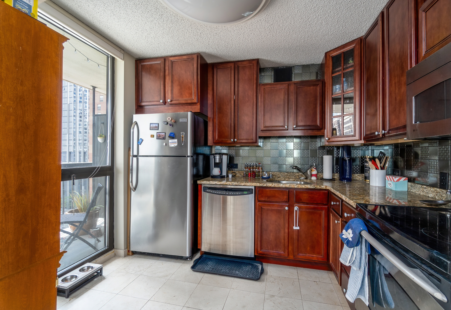 33 W Delaware Place 10B