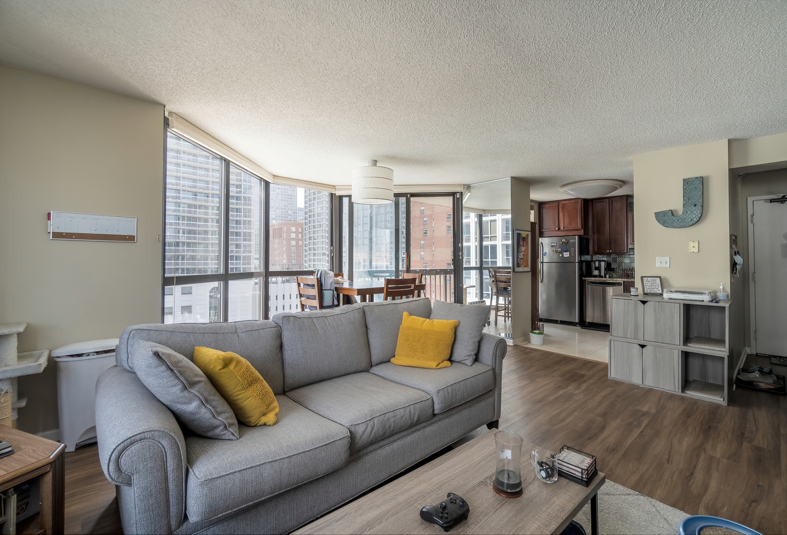 33 W Delaware Place 10B