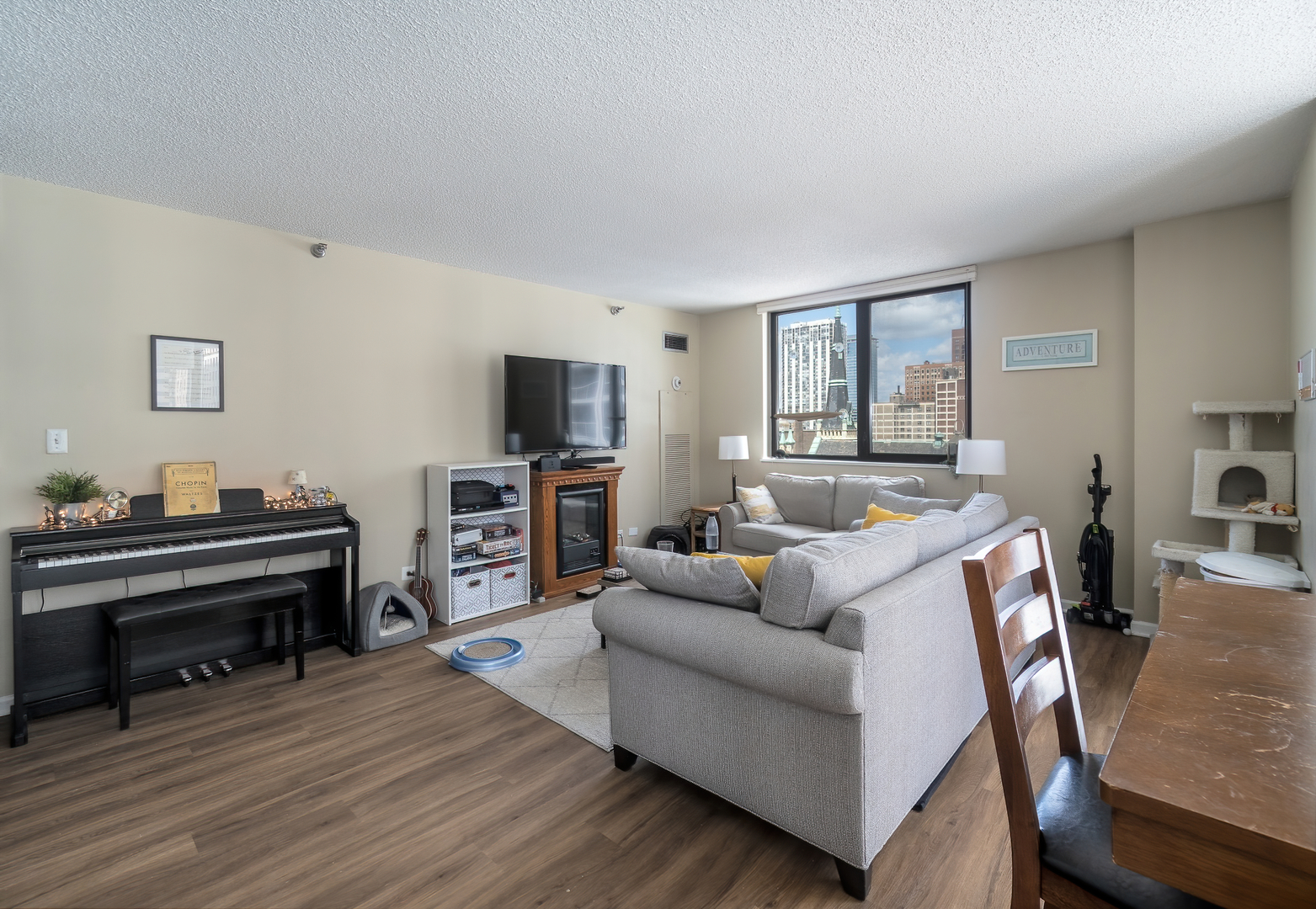 33 W Delaware Place 10B