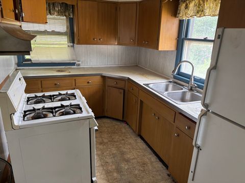Tiny photo for 1010 HELEN Avenue, Joliet, IL 60433 (MLS # 12431534)