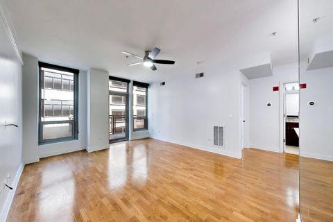 Tiny photo for 565 W Quincy Street #801, Chicago, IL 60661 (MLS # 12622503)