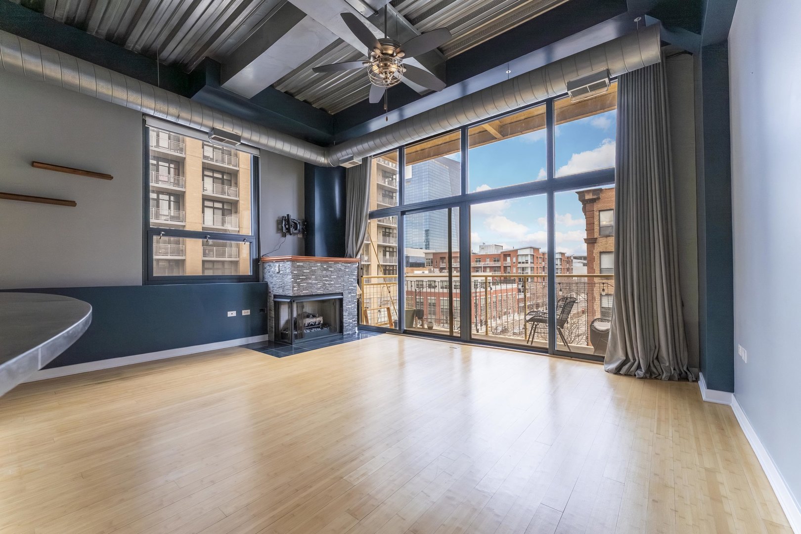 1910 S Indiana Avenue 421