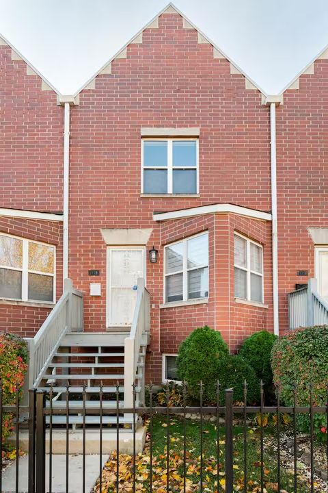719 E 40th Street Chicago IL 60653