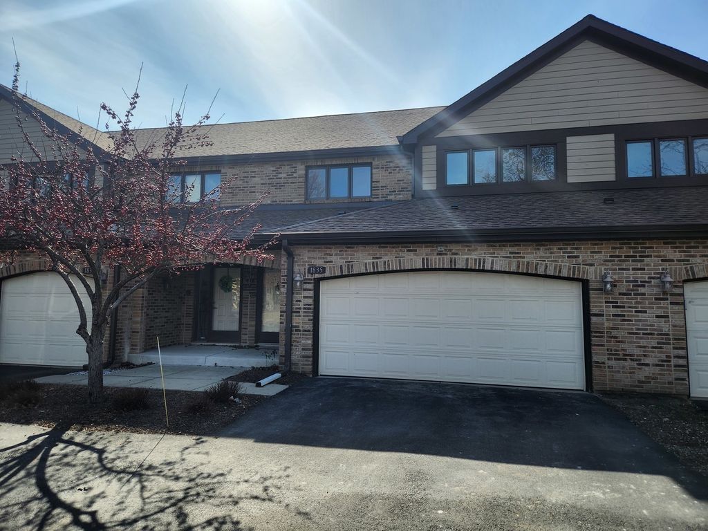 Photo for 1835 Golf View Drive, Bartlett, IL 60103 (MLS # 12498834)