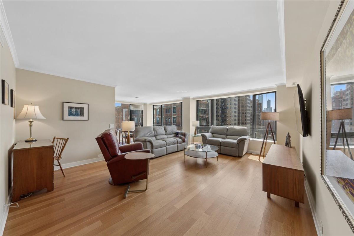 1555 N ASTOR Street 19SE