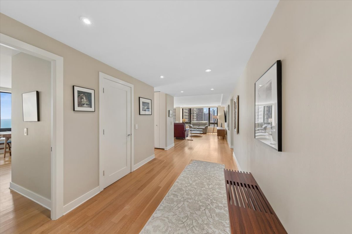 1555 N ASTOR Street 19SE