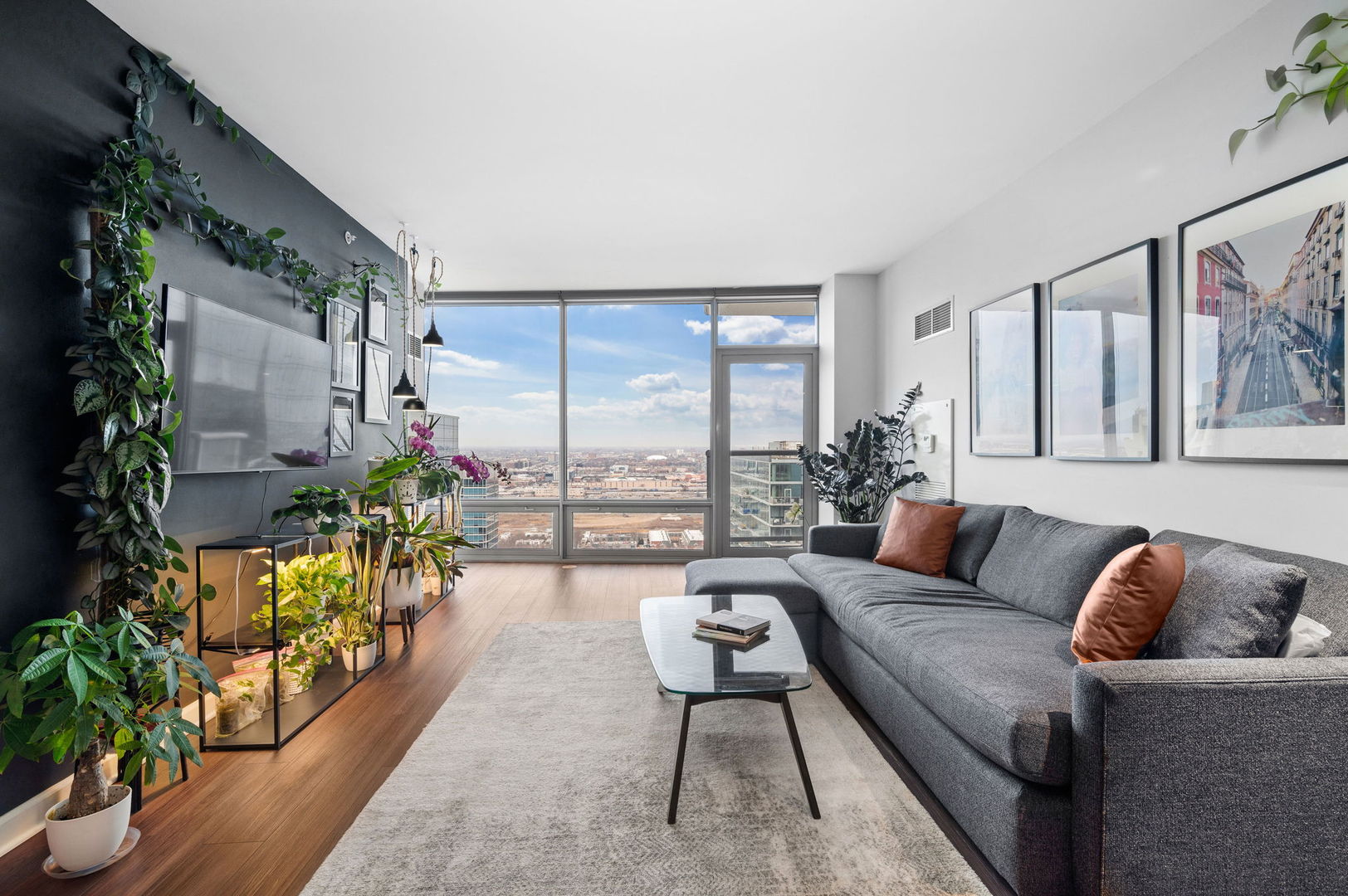 100 E 14th Street 2809