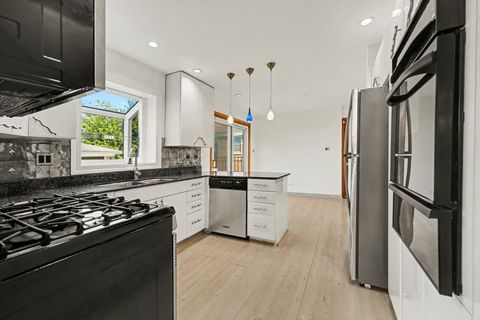 Tiny photo for 10324 S Claremont Avenue, Chicago, IL 60643 (MLS # 12715200)
