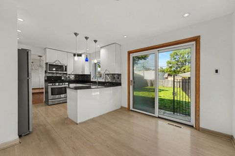 Tiny photo for 10324 S Claremont Avenue, Chicago, IL 60643 (MLS # 12715200)