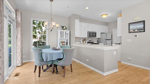 Tiny photo for 2637 N Greenwood Place #2637, Arlington Heights, IL 60004 (MLS # 12676202)