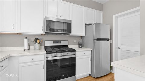 Tiny photo for 2637 N Greenwood Place #2637, Arlington Heights, IL 60004 (MLS # 12676202)