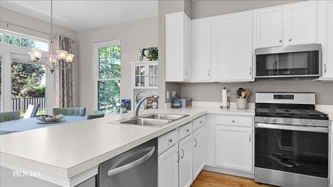 Tiny photo for 2637 N Greenwood Place #2637, Arlington Heights, IL 60004 (MLS # 12676202)