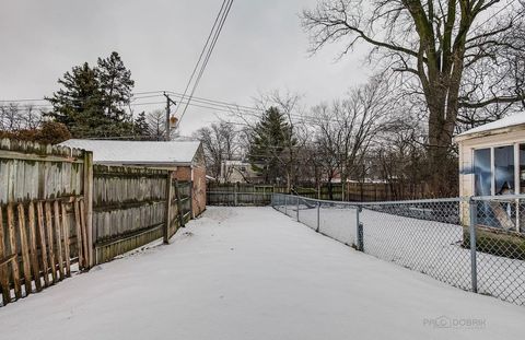 Tiny photo for 617 Waukegan Road, Deerfield, IL 60015 (MLS # 12595170)