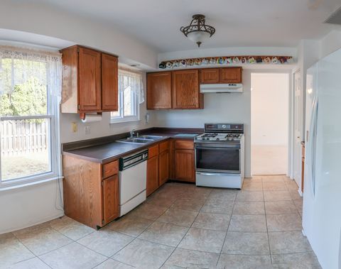 Tiny photo for 1210 Downing Drive, Hoffman Estates, IL 60192 (MLS # 12598643)