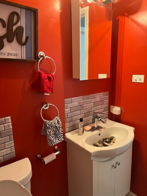 Tiny photo for 18650 Golfview Drive, Hazel Crest, IL 60429 (MLS # 12601335)