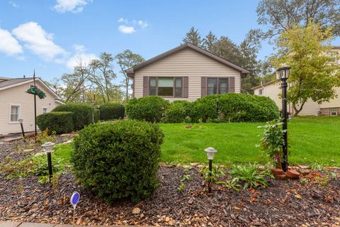 Photo of 23433 N Summit Drive, Barrington, IL 60010 (MLS # 12492423)