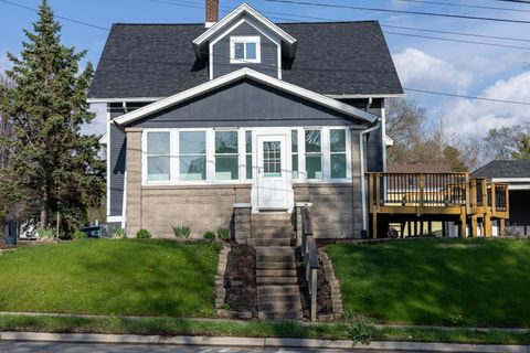 Photo of 1527 N Division Street, Davenport, IA 52804 (MLS # 12615056)