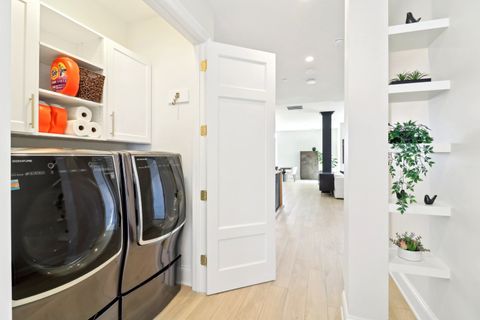 Tiny photo for 50 S 1st Street #5D, St. Charles, IL 60174 (MLS # 12337931)