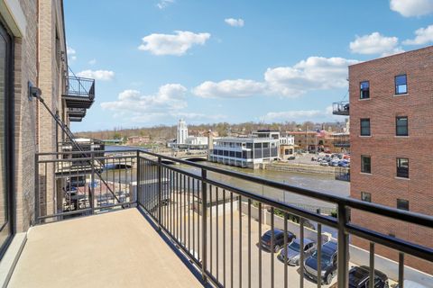 Tiny photo for 50 S 1st Street #5D, St. Charles, IL 60174 (MLS # 12337931)