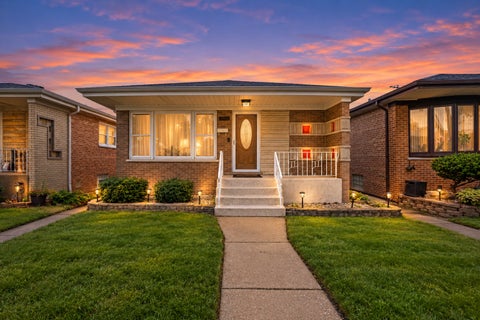 Tiny photo for 9528 S Manistee Avenue, Chicago, IL 60617 (MLS # 12757438)