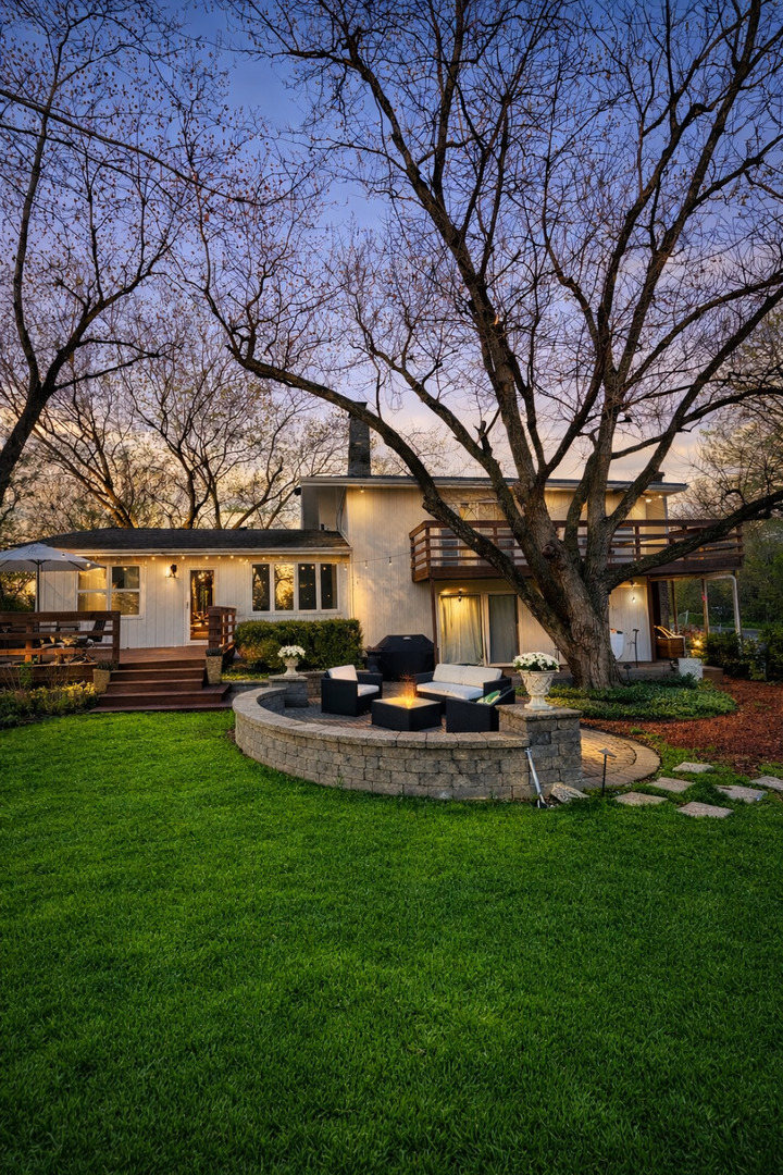 472 KNOLLWOOD Drive