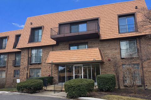 Photo of 4000 Dundee Road #203B, Northbrook, IL 60062 (MLS # 12580729)