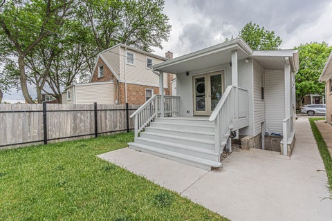 Tiny photo for 5505 N Nagle Avenue, Chicago, IL 60630 (MLS # 12646939)