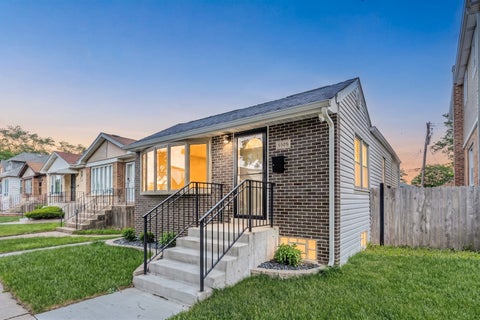Photo of 5505 N Nagle Avenue, Chicago, IL 60630 (MLS # 12646939)