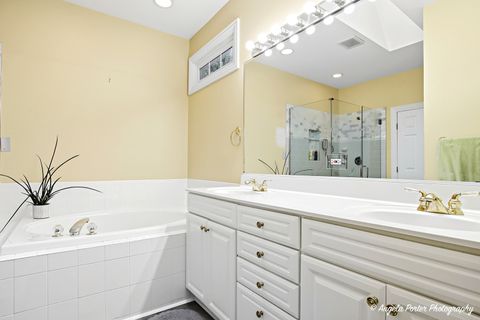 Tiny photo for 9 Bordeaux Court, Oakwood Hills, IL 60013 (MLS # 12491766)