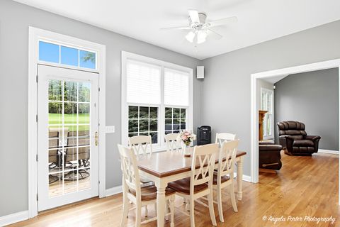 Tiny photo for 9 Bordeaux Court, Oakwood Hills, IL 60013 (MLS # 12491766)