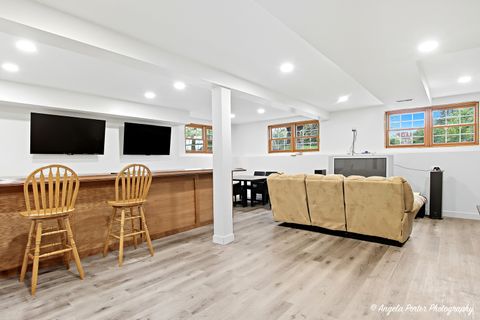 Tiny photo for 9 Bordeaux Court, Oakwood Hills, IL 60013 (MLS # 12491766)