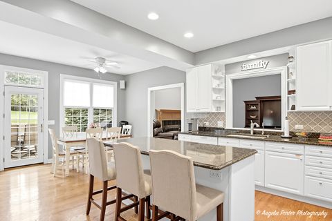 Tiny photo for 9 Bordeaux Court, Oakwood Hills, IL 60013 (MLS # 12491766)