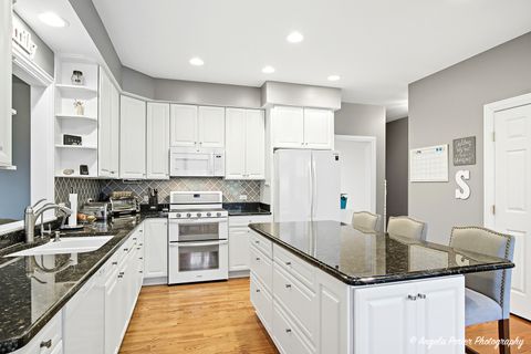 Tiny photo for 9 Bordeaux Court, Oakwood Hills, IL 60013 (MLS # 12491766)