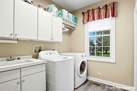 Tiny photo for 9 Bordeaux Court, Oakwood Hills, IL 60013 (MLS # 12491766)