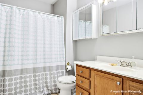 Tiny photo for 9 Bordeaux Court, Oakwood Hills, IL 60013 (MLS # 12491766)