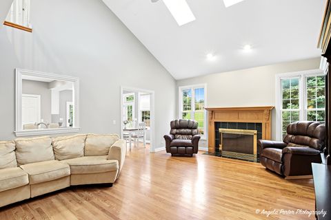 Tiny photo for 9 Bordeaux Court, Oakwood Hills, IL 60013 (MLS # 12491766)