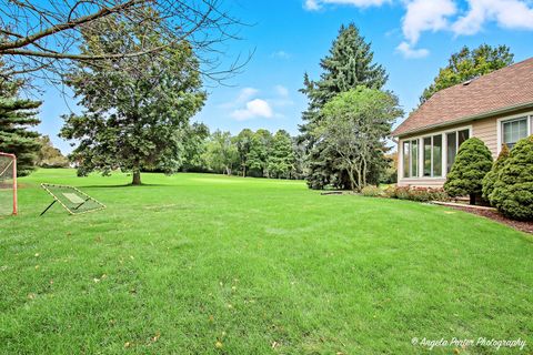 Tiny photo for 9 Bordeaux Court, Oakwood Hills, IL 60013 (MLS # 12491766)