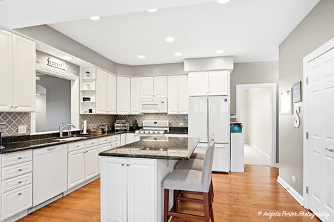 Tiny photo for 9 Bordeaux Court, Oakwood Hills, IL 60013 (MLS # 12491766)