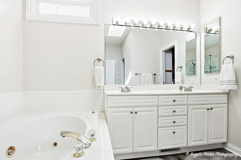 Tiny photo for 9 Bordeaux Court, Oakwood Hills, IL 60013 (MLS # 12491766)