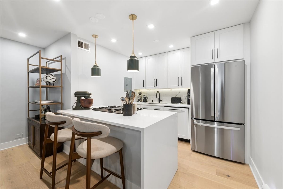 3440 N Lake Shore Drive 14B