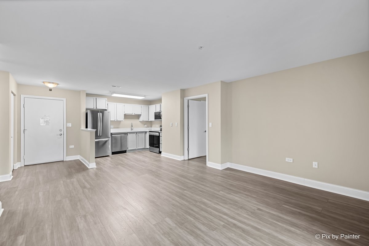 605 BARRINGTON Avenue 222