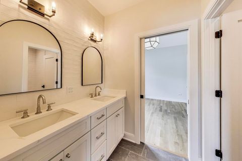 Tiny photo for 116 Oxford Avenue, Clarendon Hills, IL 60514 (MLS # 12461719)