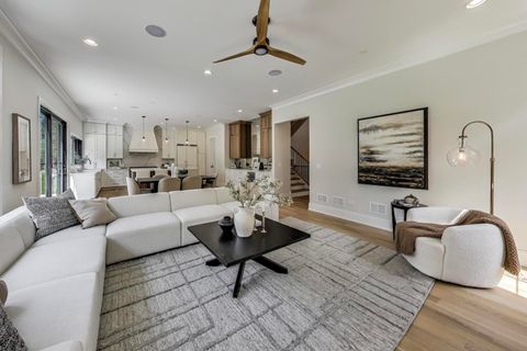 Tiny photo for 116 Oxford Avenue, Clarendon Hills, IL 60514 (MLS # 12461719)