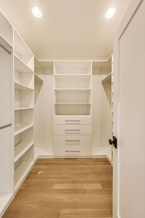 Tiny photo for 116 Oxford Avenue, Clarendon Hills, IL 60514 (MLS # 12461719)