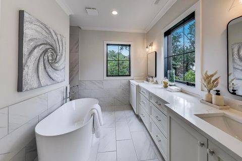 Tiny photo for 116 Oxford Avenue, Clarendon Hills, IL 60514 (MLS # 12461719)