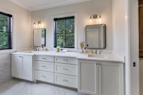 Tiny photo for 116 Oxford Avenue, Clarendon Hills, IL 60514 (MLS # 12461719)