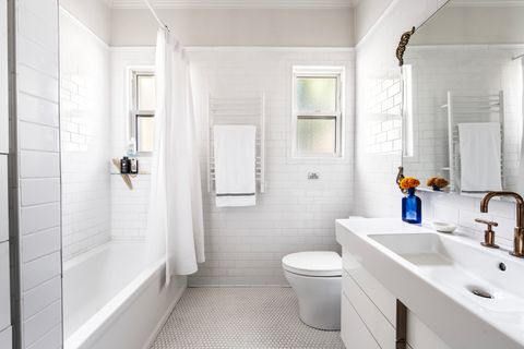 Tiny photo for 905 W Lakeside Place #2F, Chicago, IL 60640 (MLS # 12468314)